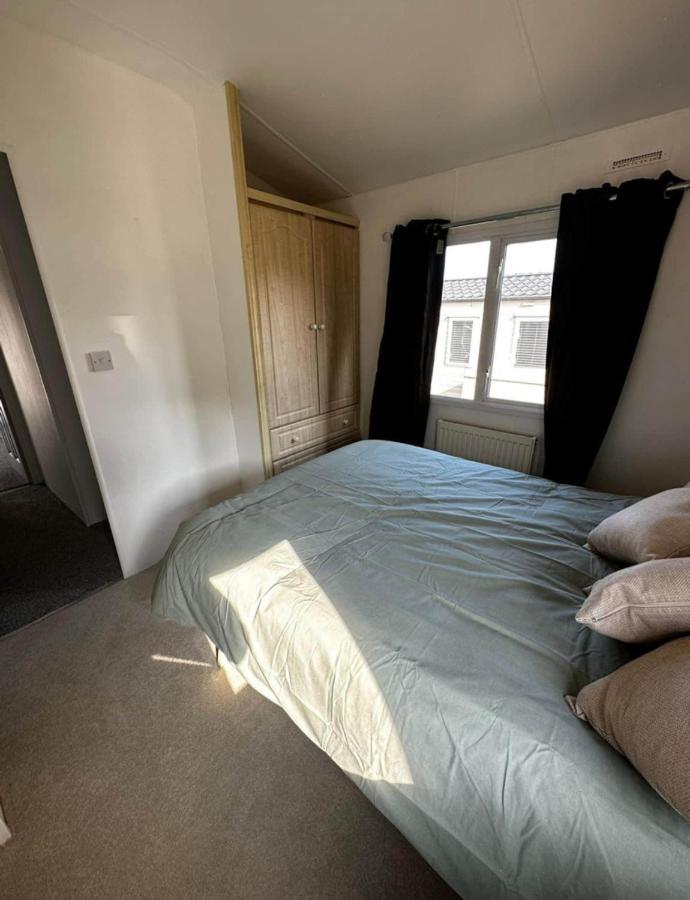 2 Bedroom Caravan With Sea Views Eastchurch Zewnętrze zdjęcie