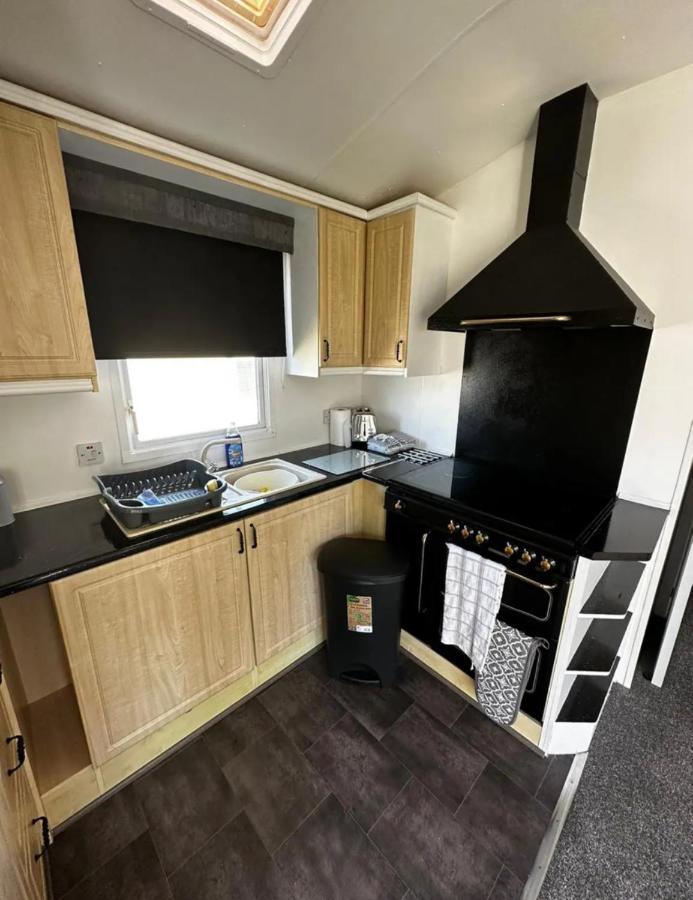 2 Bedroom Caravan With Sea Views Eastchurch Zewnętrze zdjęcie