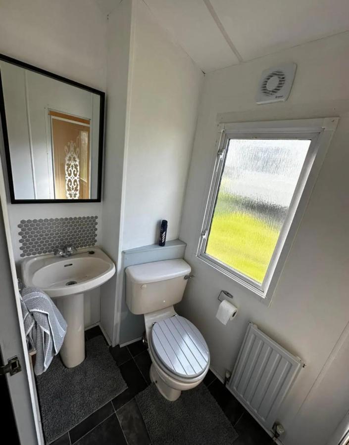 2 Bedroom Caravan With Sea Views Eastchurch Zewnętrze zdjęcie