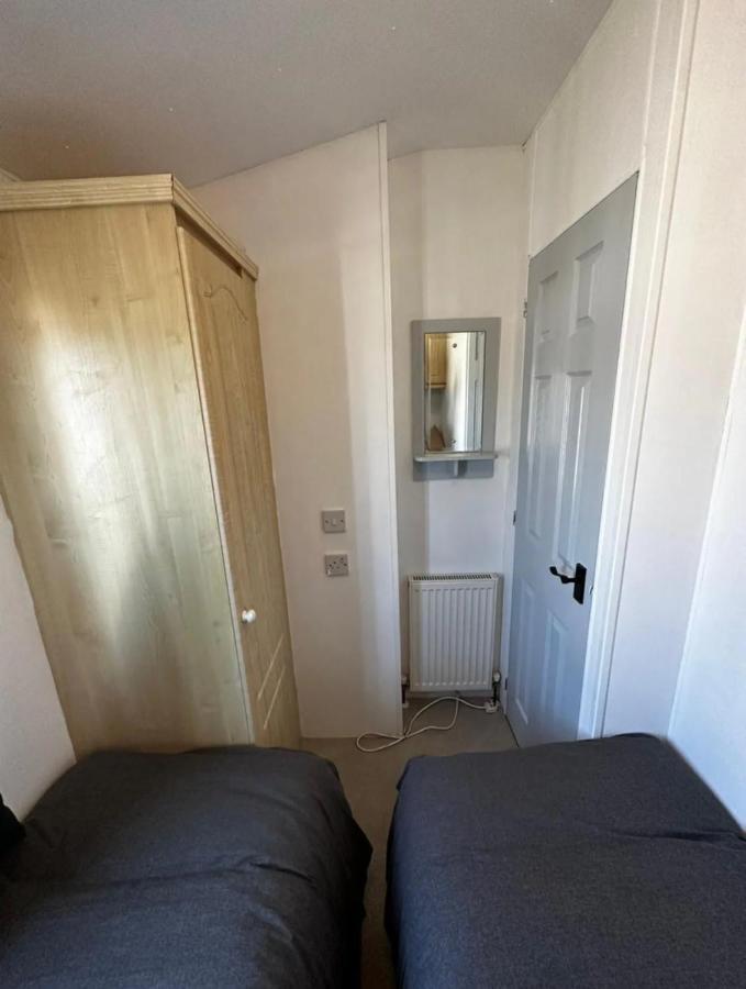 2 Bedroom Caravan With Sea Views Eastchurch Zewnętrze zdjęcie