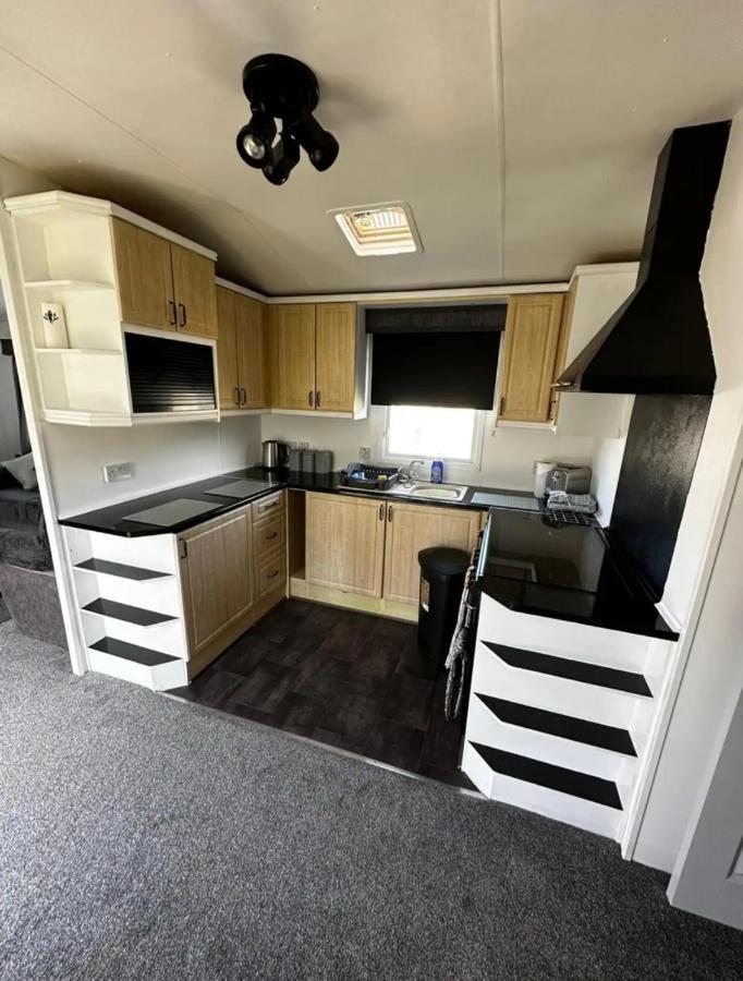2 Bedroom Caravan With Sea Views Eastchurch Zewnętrze zdjęcie
