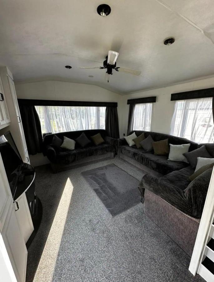 2 Bedroom Caravan With Sea Views Eastchurch Zewnętrze zdjęcie