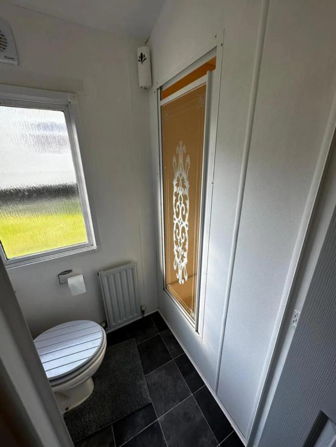 2 Bedroom Caravan With Sea Views Eastchurch Zewnętrze zdjęcie