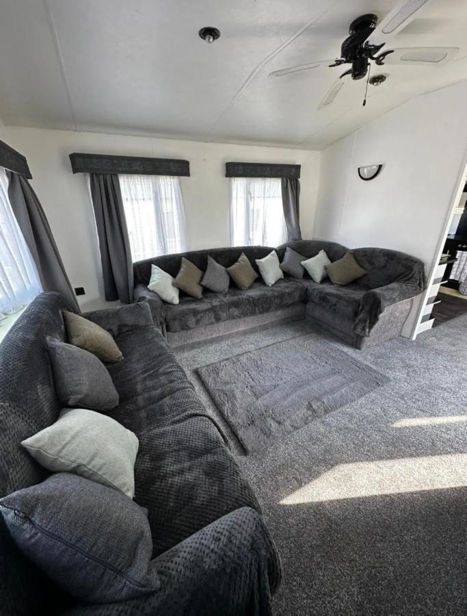 2 Bedroom Caravan With Sea Views Eastchurch Zewnętrze zdjęcie