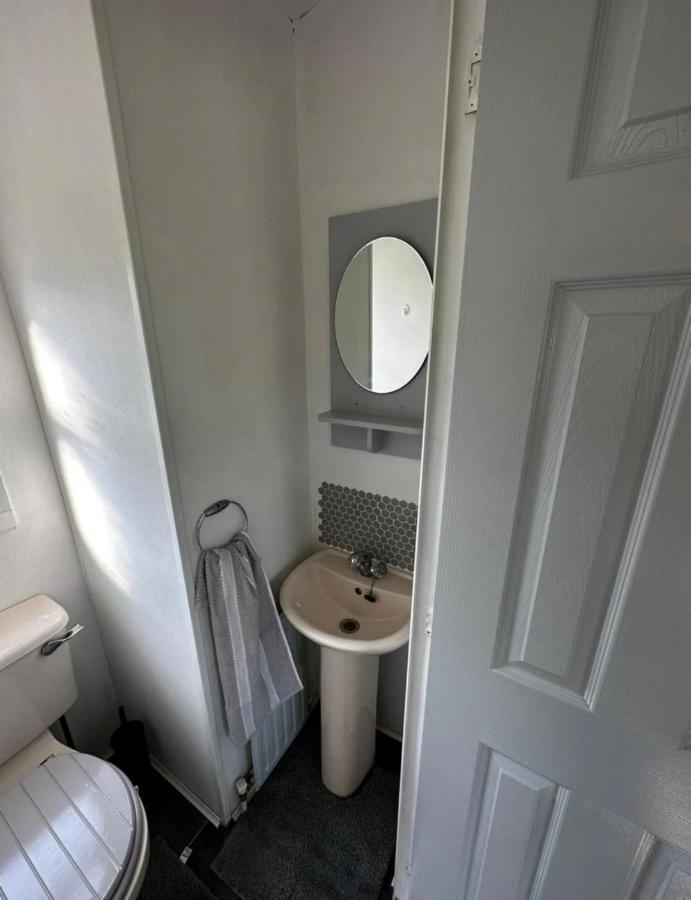2 Bedroom Caravan With Sea Views Eastchurch Zewnętrze zdjęcie