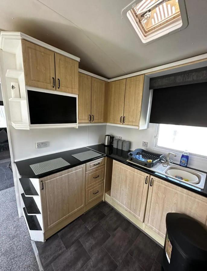 2 Bedroom Caravan With Sea Views Eastchurch Zewnętrze zdjęcie