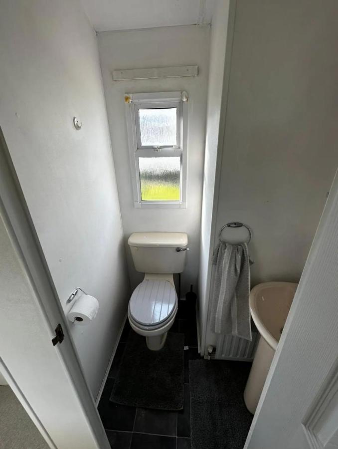 2 Bedroom Caravan With Sea Views Eastchurch Zewnętrze zdjęcie