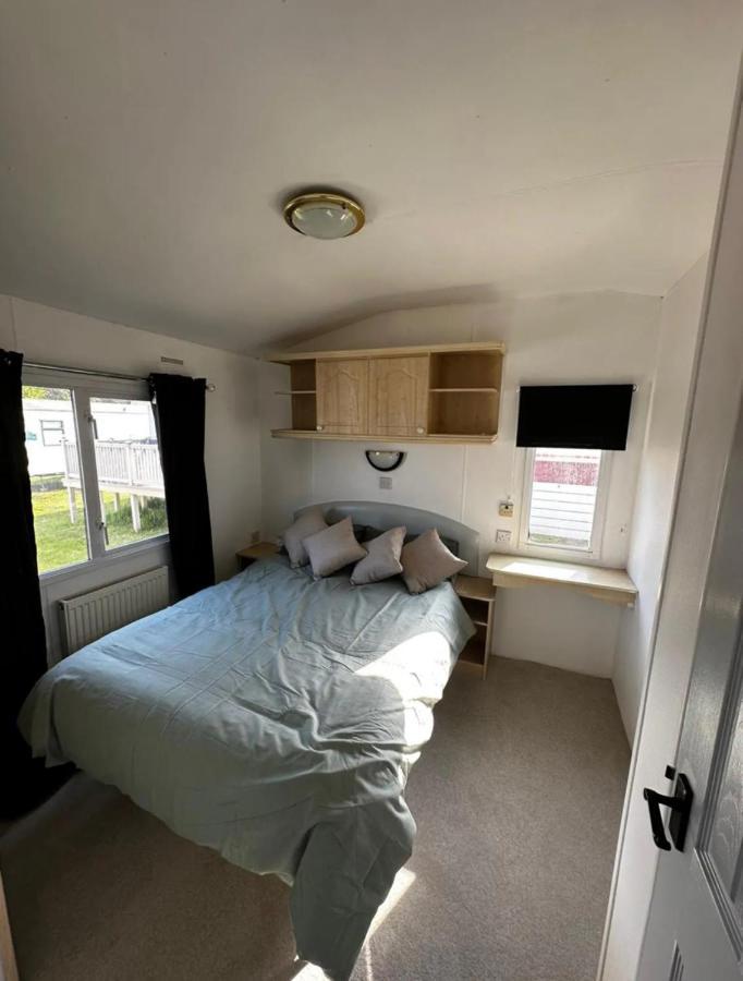 2 Bedroom Caravan With Sea Views Eastchurch Zewnętrze zdjęcie